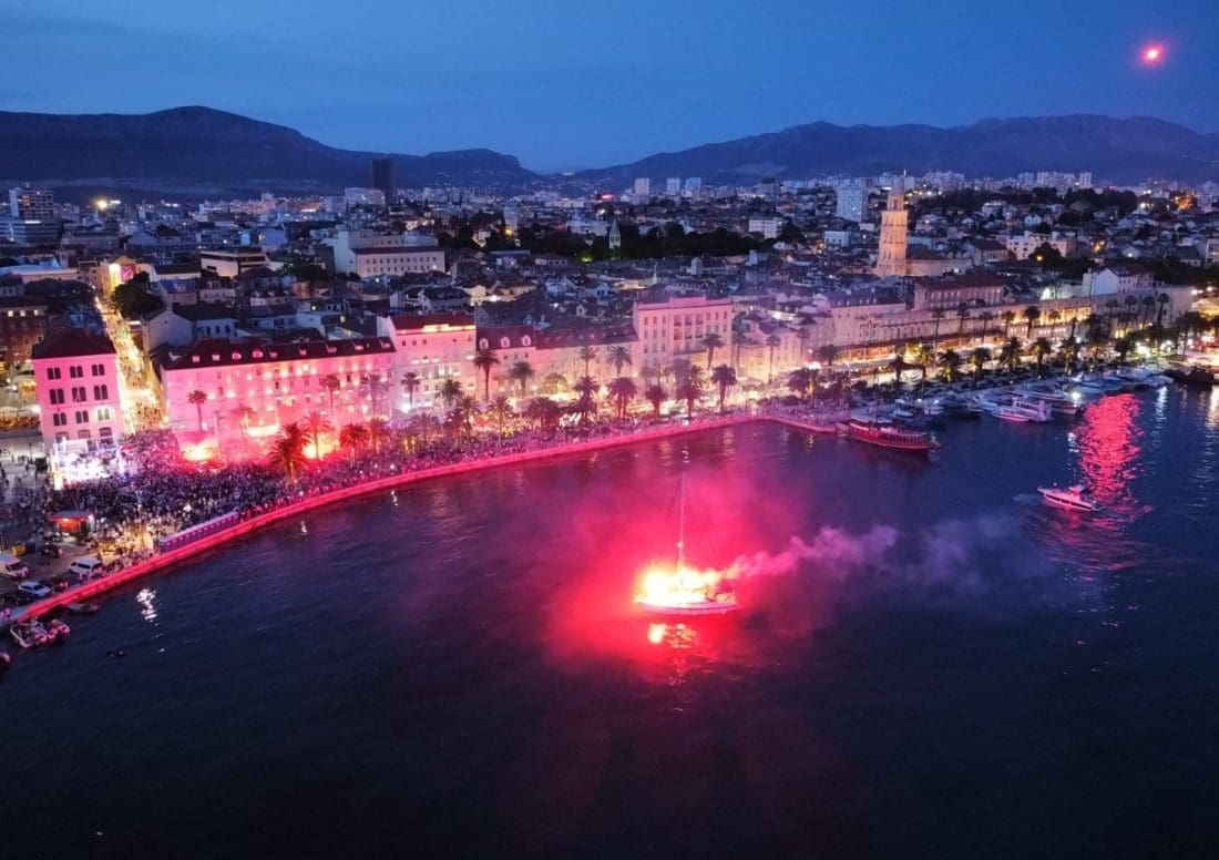 VEČERAS JE NAŠA FEŠTA Riva u euforiji: Rijeke ljudi slave u centru grada