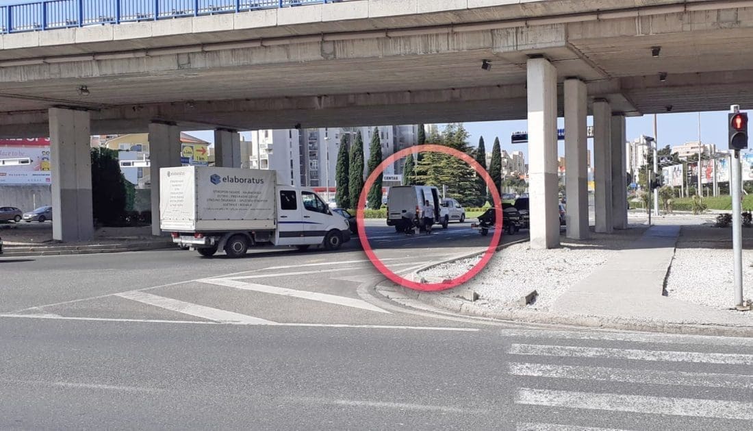 RASULO SE STAKLO ISPOD PODVOŽNJAKA Vozači, oprez ako prolazite ovim dijelom Splita