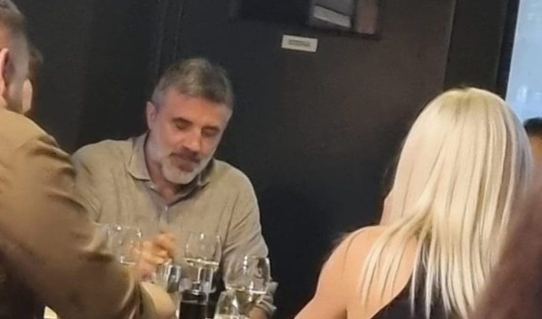 MAMIĆ VIĐEN U RESTORANU 'Uhvatili' smo jednog od glavnih bjegunaca našeg pravosuđa, uživa u uglednom restoranu. Sve smo snimili...