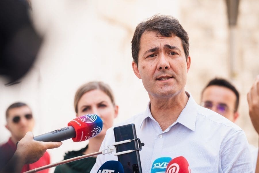 MALO O SJEDNICI, VIŠE O ZABAVI U MARMONTOVOJ Đogaš nakon što je procurila snimka prekida partyja: "To oslikava situaciju u gradu"