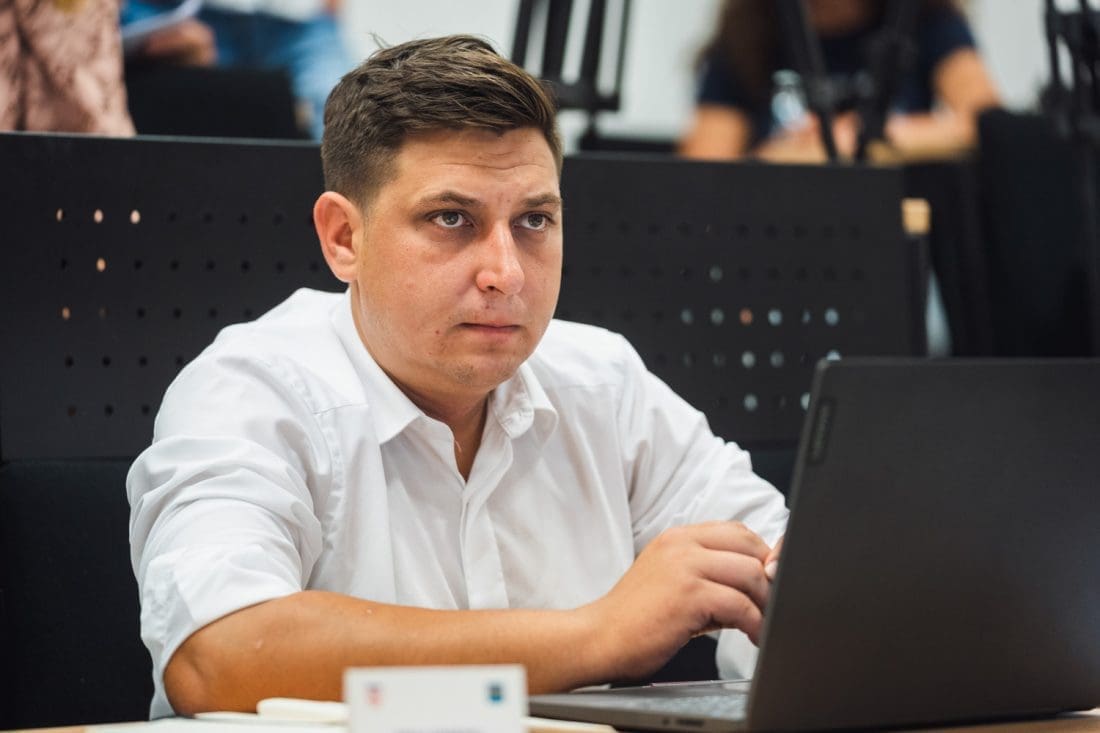 GRABOVAC: "Gotovo 70 ha visokokvalitetnog državnog poljoprivrednog zemljišta već zasađenog vinogradima pokušava se prenamijeniti u pašnjake"