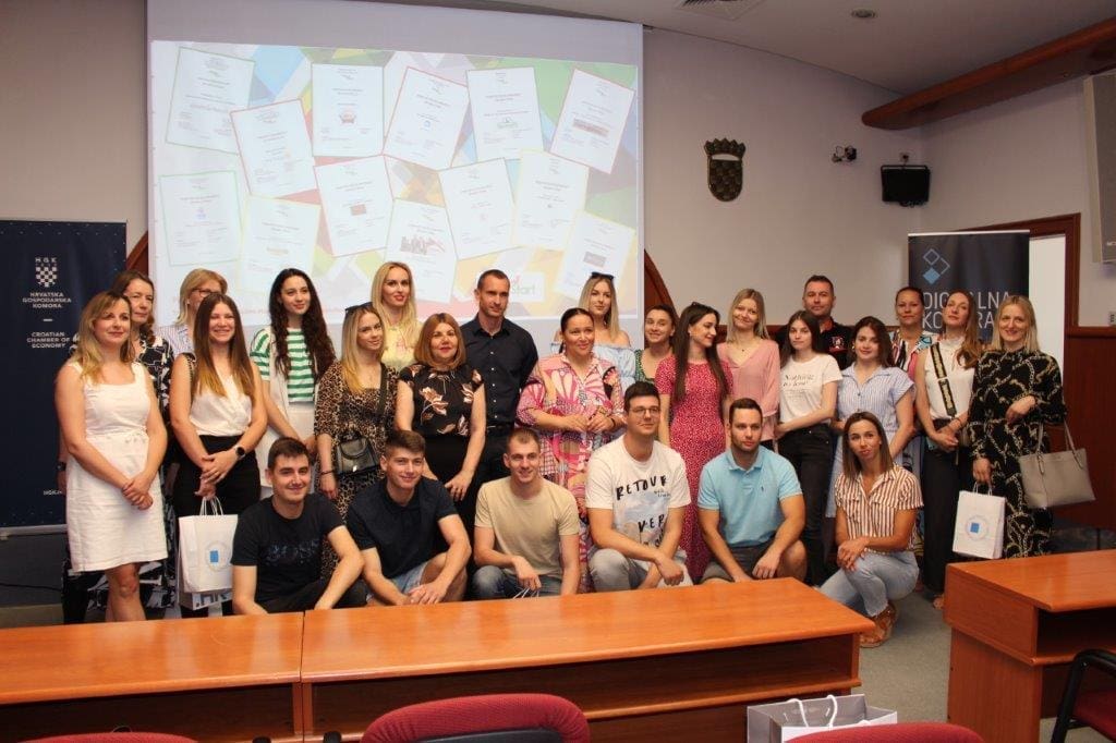 HGK - ŽUPANIJSKA KOMORA SPLITA Uspješna suradnja poduzetnika i studenata na izradi poslovnih planova