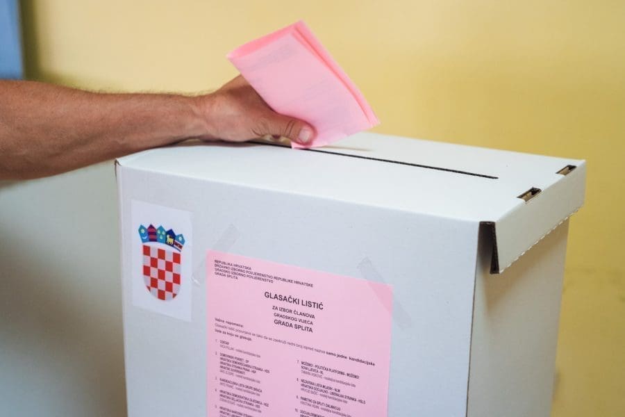 POLITIČKOJ DRAMI SE NE NAZIRE KRAJ Stanovnici ovog splitskog kvarta opet će na izbore! Nova sjednica opet je bila totalni promašaj: "Nisu se uspjeli dogovoriti"