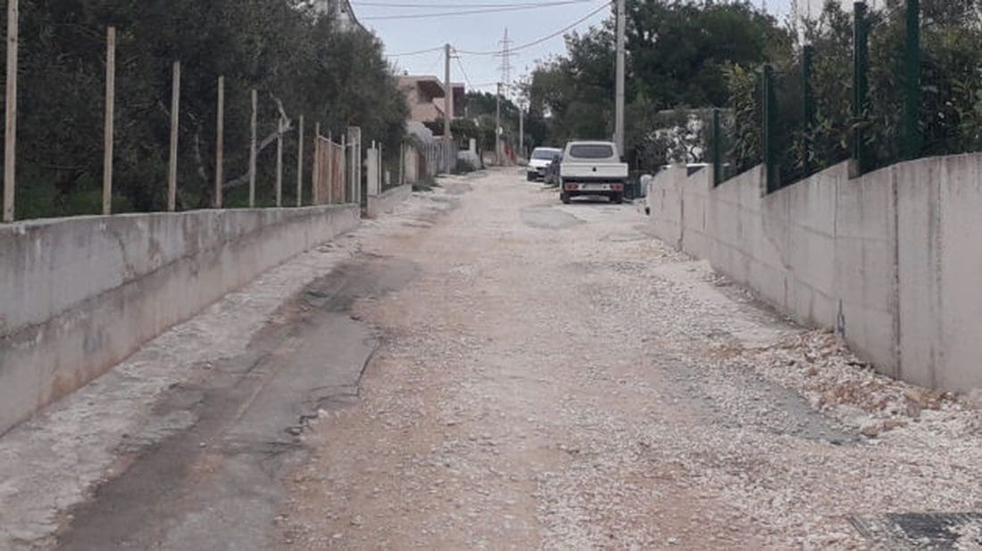 ŠTO SE DOGAĐA U KAŠTELIMA? Sredina lipnja, a još je makadam na ulici: "Poslat će se uputa izvođaču"