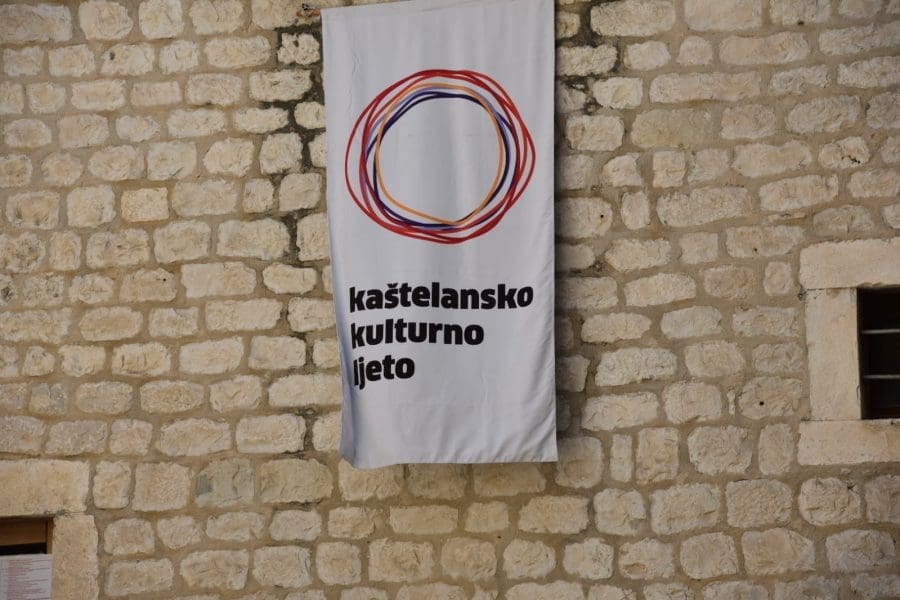 PREDSTAVLJEN PROGRAM Očekuje nas bogato Kaštelansko kulturno ljeto. Donosimo detalje