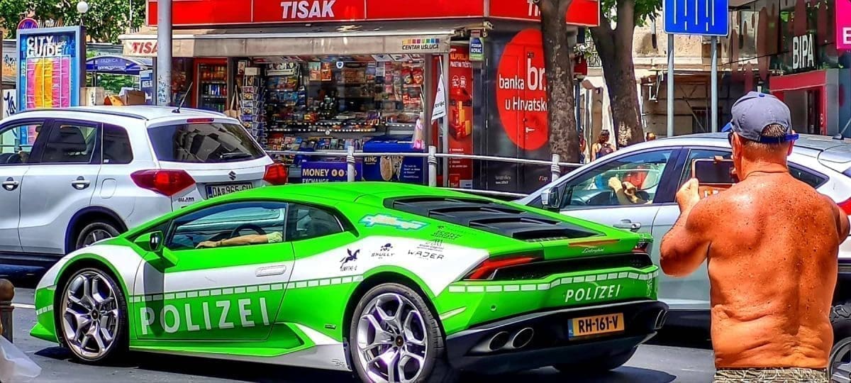 SNIMILI SMO LAŽNE POLICAJCE Napravili neviđeni nered na trajektu za Hvar, pri iskrcaju glumili policijsku intervenciju