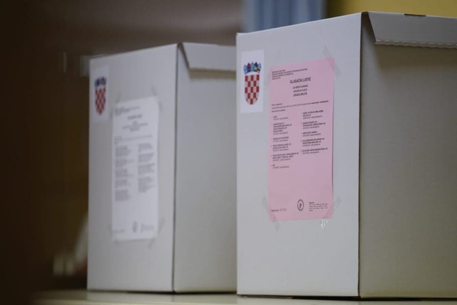 Društvene mreže, portali, neželjeni sms-ovi: Krši se izborna šutnja