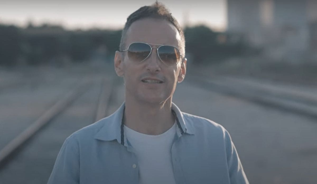 NOVA PJESMA IZ TVORNICE HITOVA "Ponekad" Petra Radanovića će vas oduševiti. Poslušajte ju