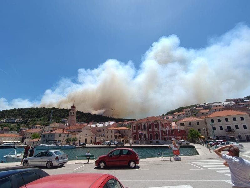 pozar-pucisca-kanader (1)