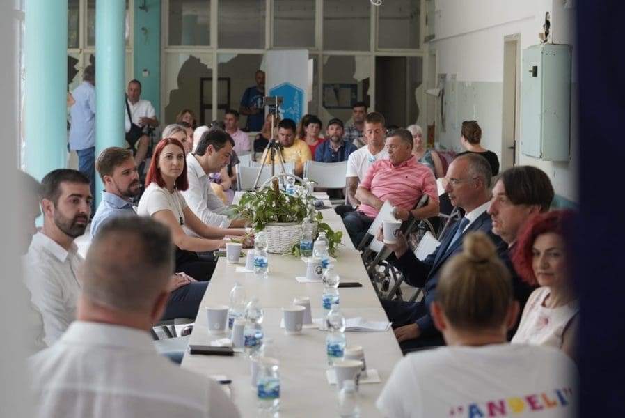 SPLITSKI KANDIDATI U DERUTNOM PROSTORU BIVŠE ŠKVERSKE AMBULANTE Dijana Aničić: "Ovaj prostor najbolji je primjer odnosa Grada prema osobama s invaliditetom"