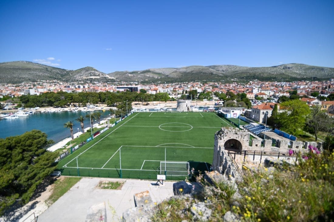 JEDINSTVENI U SVIJETU Nogomet u Trogiru postoji već 110 godina, a lokacija stadiona je posebna