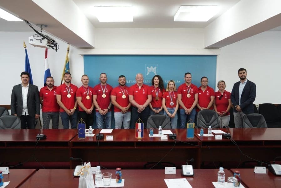 "Hvala vam što nas podupirete, a mi se nastojimo odužiti na način da svugdje u svijetu pronosimo ime i sve ljepote i znamenitosti naših gradova, SDŽ i cijele Lijepe naše"