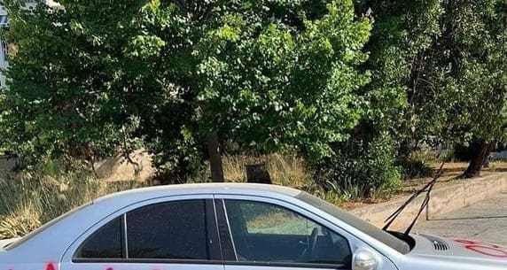 TROGIRANI SE NALJUTILI Pogledajte kako su "kaznili" vozača koji je autom blokirao prolaz vatrogascima