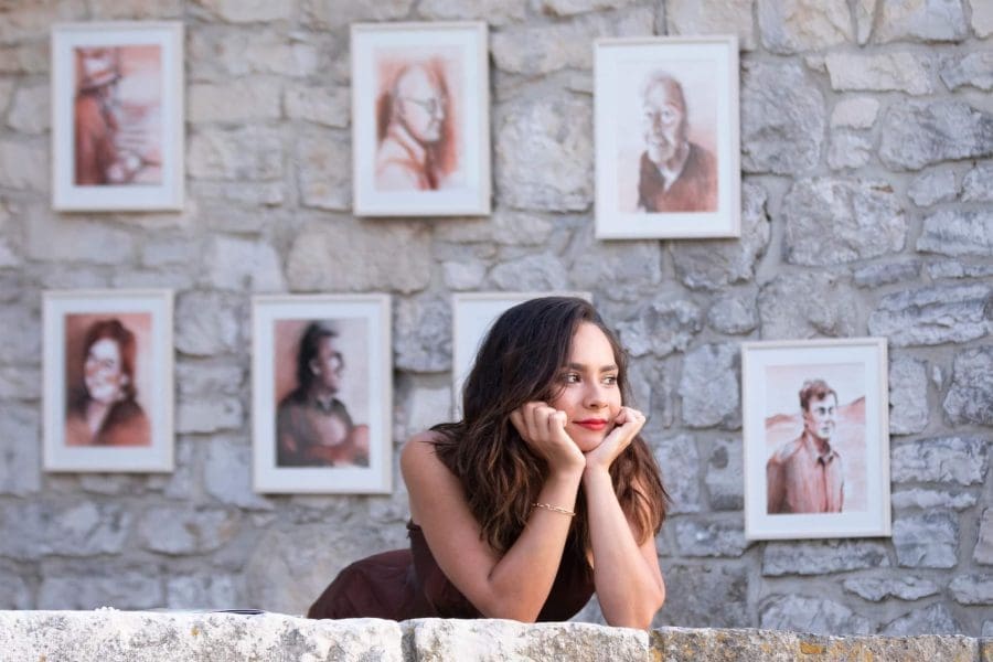 Mlada splitska studentica održala izložbu OTOK u Postirama