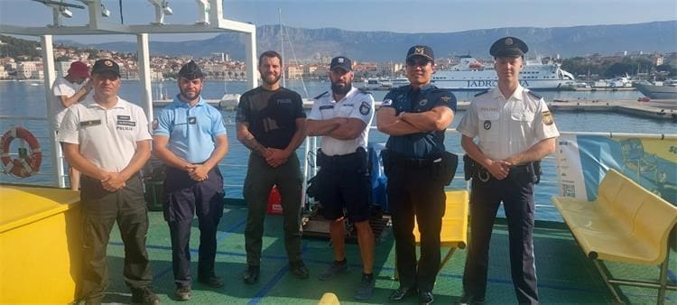 STRANE POLICIJSKE ODORE NA BRAČU Po prvi put američki policijski službenik stigao u našu županiju