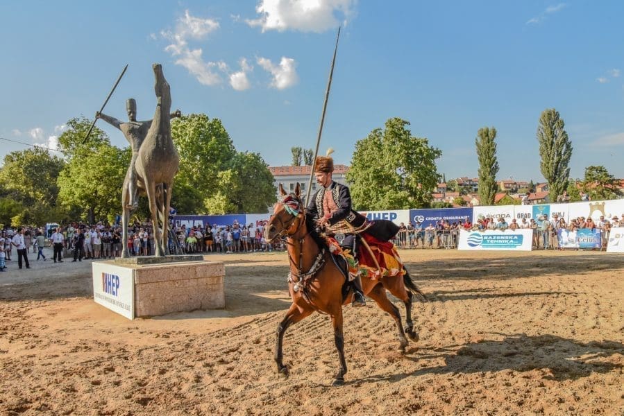 POČELE PROVE NA ALKARSKOM TRKALIŠTU Svaki dan od ponedjeljka do petka, od 18 do 20 sati imate priliku biti dio jedinstvenih priprema