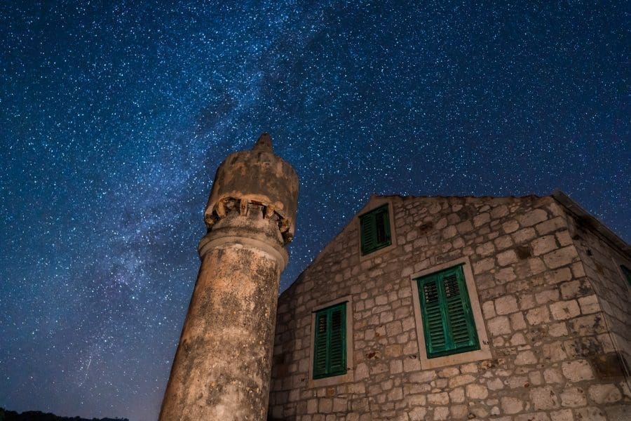 TAMNO NEBO LASTOVO Dvodnevni astro-program za ljubitelje tamnog neba nad otokom u srijedu 20. i četvrtak 21. srpnja na raznim lokacijama na Lastovu