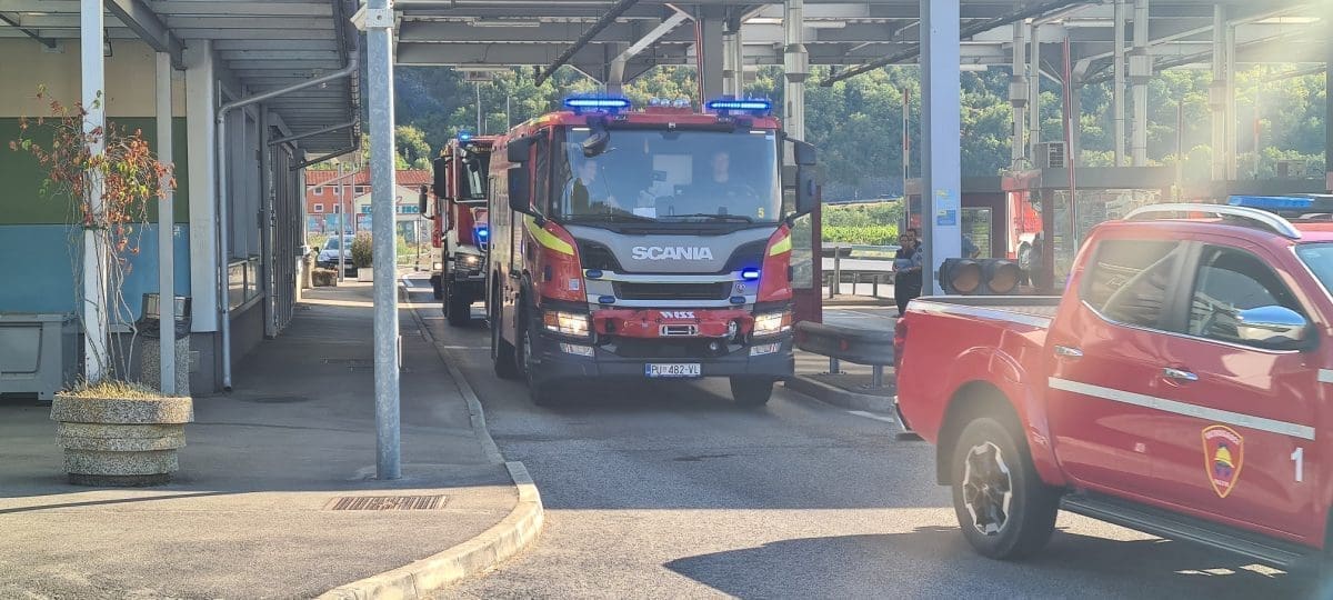 Veliki požar u Sloveniji, evakuiraju sela. U pomoć stižu i hrvatski vatrogasci