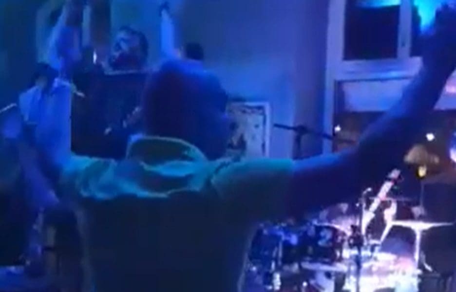 SHOW PROGRAM Poznati sudac Bruno Marić zapjevao: "Imala je oči boje vena, boje vena boje Dinama"