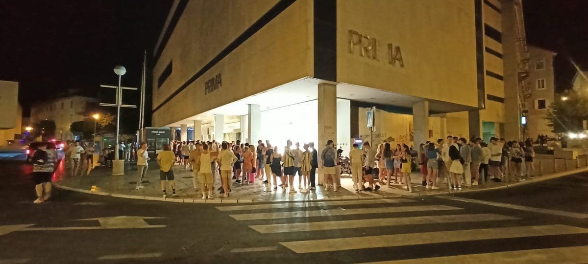 SPLIT JE KRCAT Prizori iza ponoći kao usred dana, pogledajte red ispred Centrala