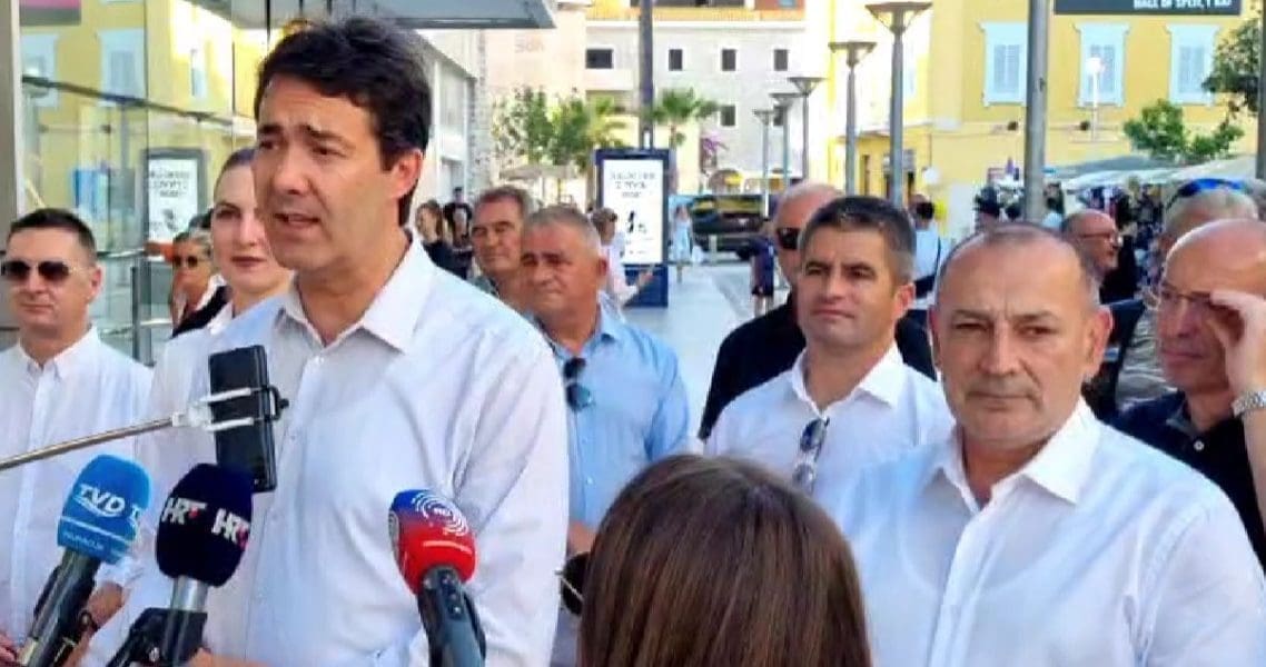 Tomo Medved uz Đogaša u Marmontovoj: "Ovo je prilika kada nakon bespotrebnih izbora, građani imaju priliku na čelu grada vidjeti odgovornost i ozbiljnost"