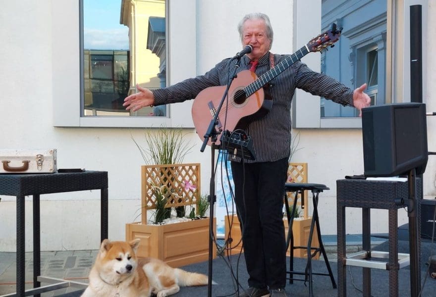 VEČER UZ LEGENDARNE STIHOVE Ibrica Jusić nastupa u Omišu, evo detalja
