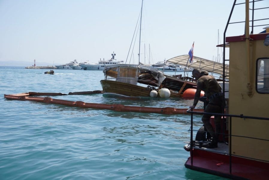 "IZRONILA" MORSKA VILA Za izvlačenje broda koriste se veliki padobrani