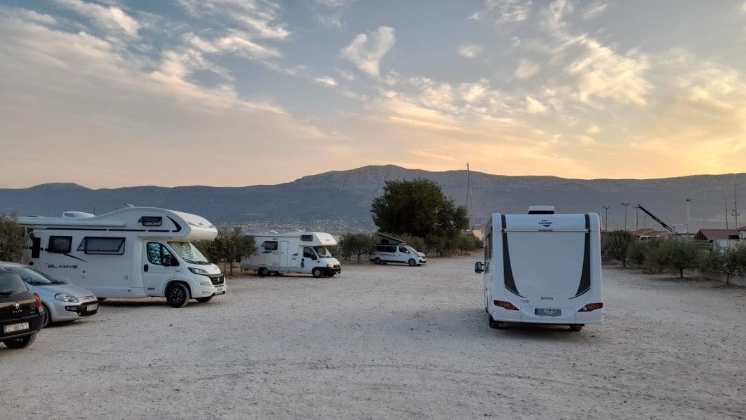 SVAKE GODINE ISTA PRIČA Kamperi okupirali Prvu vodu na Marjanu