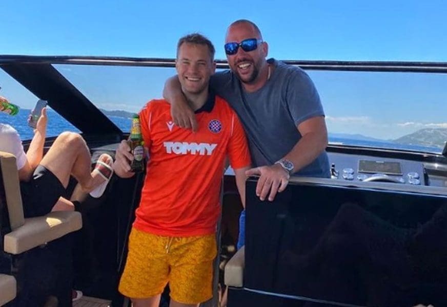 MANUEL NEUER UŽIVA U HRVATSKOJ Pozirao u Hajdukovom dresu i s pivom u ruci