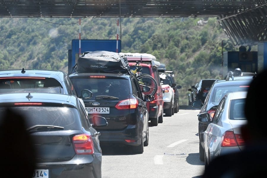 Obustavljen promet na graničnom prijelazu: Teretni brod udario u stup