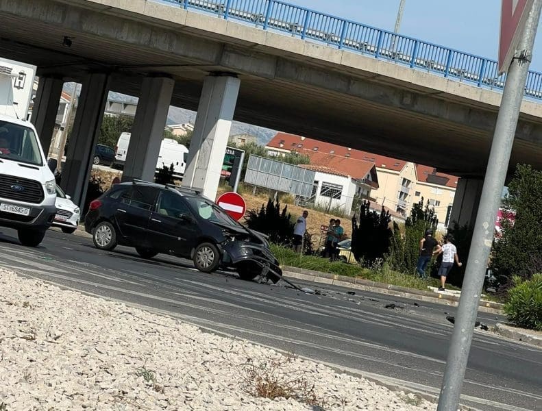 PROMETNA NA ULAZU U SPLIT "Skršila" se dva automobila, doznali smo sve detalje