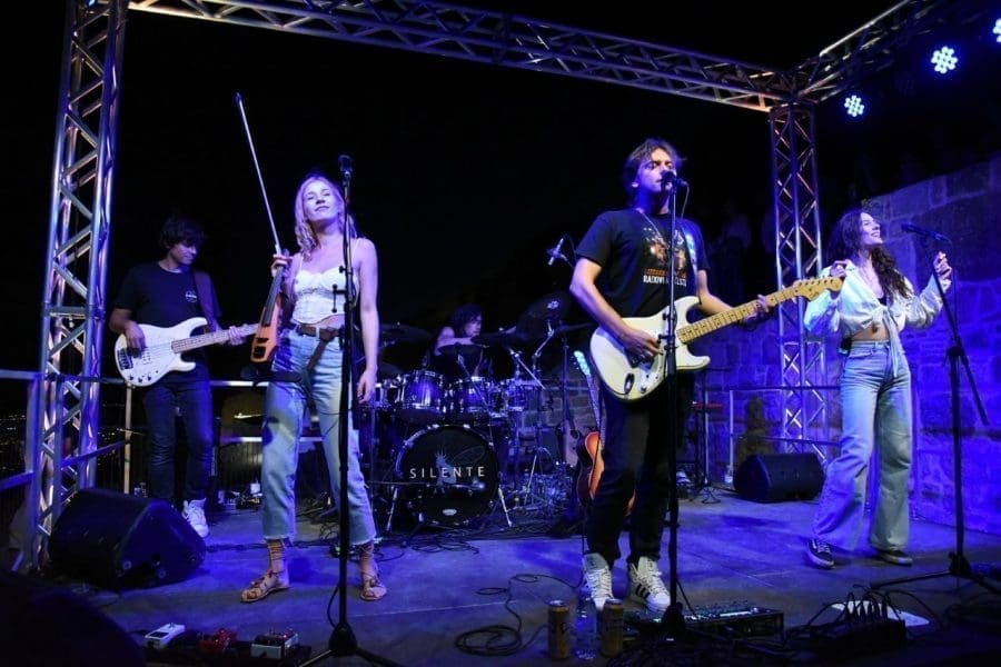 SVOJIM GLASOM SE UVUKLA POD KOŽU Popularnu dalmatinsku grupu napustila pjevačica