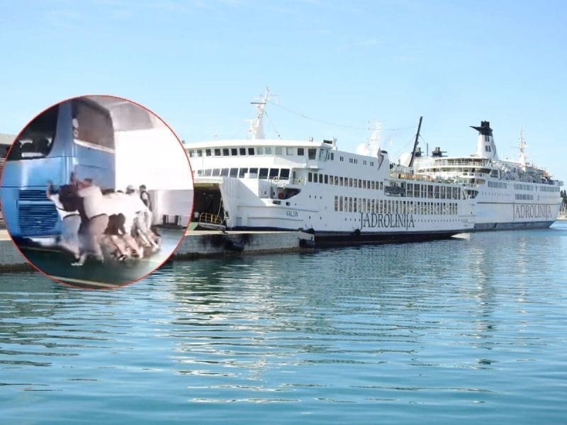 NEVJEROJATNA SNIMKA S TRAJEKTA Putnici su odlučili uzeti stvar u svoje ruke: "Kad se male ruke slože"