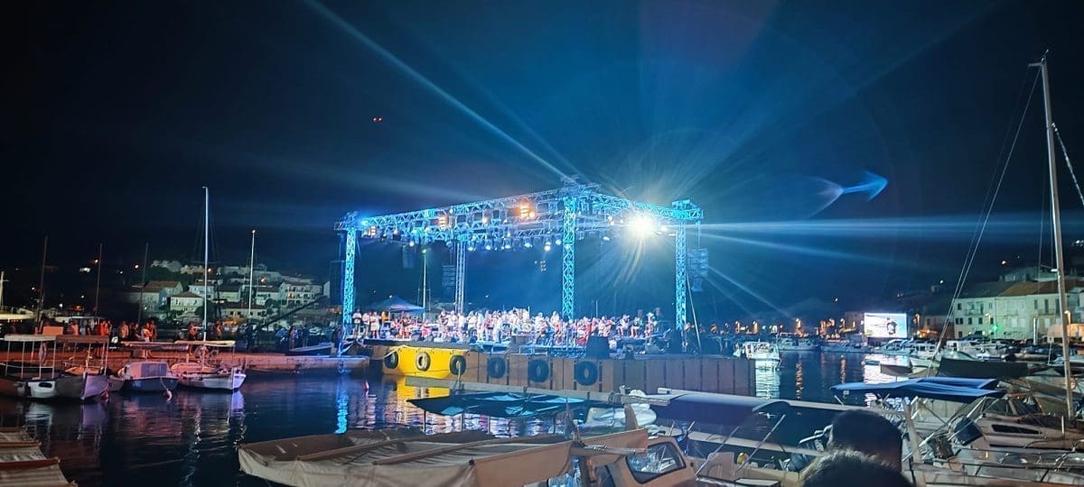 VELA LUKA U ZNAKU OLIVERA Sutra se održava koncert "Trag u beskraju"