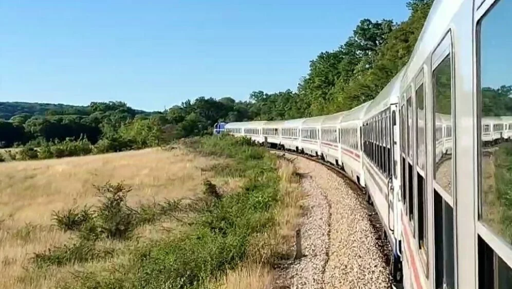 NA RELACIJI OSIJEK-SPLIT Vlak iz noćne more: "Spavao sam na podu cijelu noć, bilo je zastrašujuće"