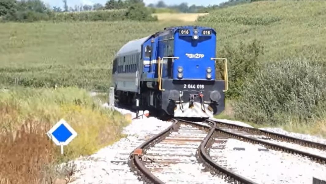 SVI PRIČAJU O SNIMCI VLAKA OD OSIJEKA DO SPLITA Hit na društvenim mrežama: "Probit će zvučni zid"