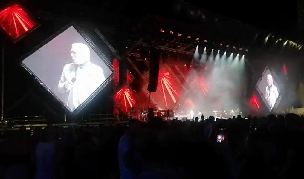 NIŽU SE HITOVI, PUBLIKA U TRANSU! Samardžić oduševio posjetitelje, u sav glas se pjevaju najpoznatije pjesme. Evo atmosfere...