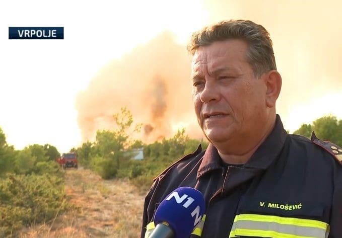 VATROGASCE ČEKA BESANA NOĆ: "Krenuo je od kuća, morala je biti ljudska aktivnost", cesta i dalje zatvorena