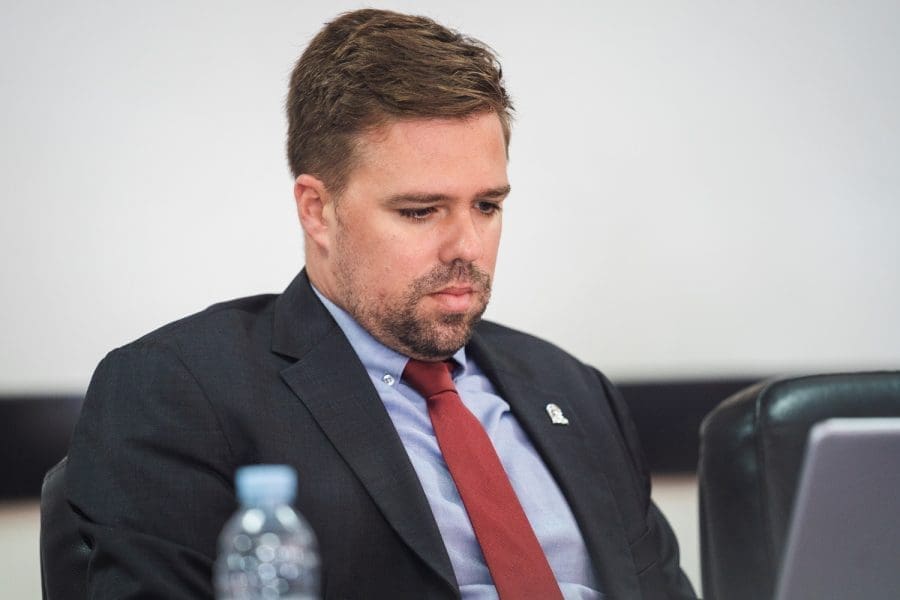 STANIŠIĆ (HGS) PROČITAO ANONIMNO PISMO Tvrdi da je natječaj jedne splitske ustanove namješten. Evo što je rekao Ivošević