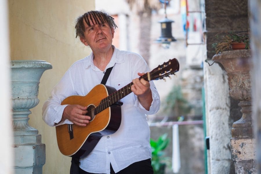 KAKAV ĆE TO BITI HIT! Johnny Gitara ima pjesmu koja će se proširiti kao epidemija. Legendarni glazbenik nam je otvorio dušu: "Nostalgična, puna emocija..."