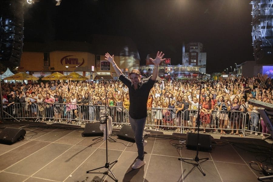 FENOMEN ZVAN JOLE Cijela Virovitica mu došla na koncert!