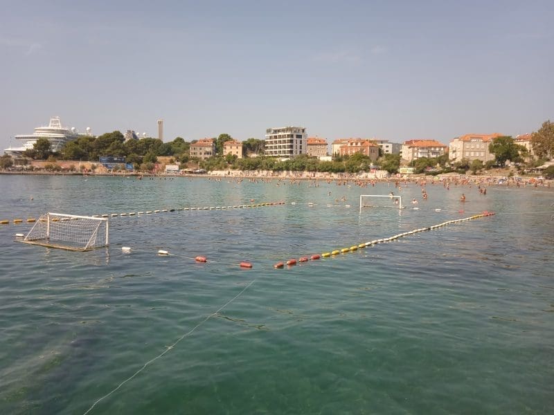 KRUHA I IGARA NA BAČVICAMA Osim popularnog picigina, sada će se igrati i vaterpolo!