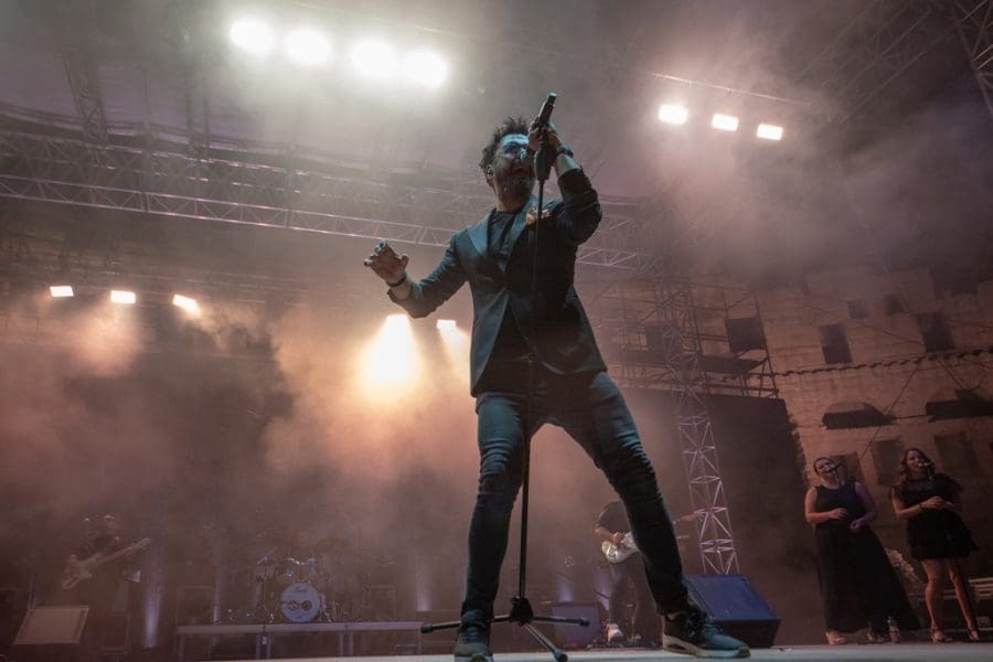 GRAŠO ZAPJEVAO U BEOGRADU Beogradska publika oduševljena koncertom splitskog pjevača! Otpjevao je i Oliverovu 'Cesaricu'