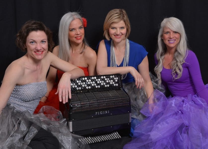 SPEKTAKL NA KLIŠKOJ TVRĐAVI Poznate harmonikašice večeras sviraju na ljetnoj pozornici