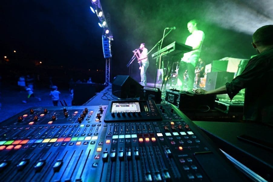 blue-vinil-matej-nakic (1)