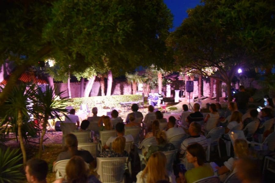 glumci-glazbenici-kastela(1)