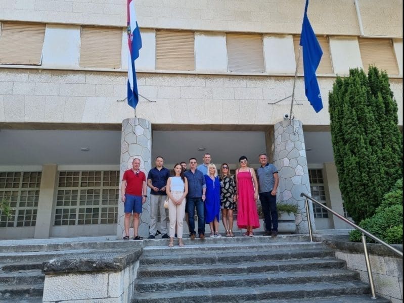 KOTARSKI IZBORI Splitski HDZ predao liste za sve kotareve i mjesne odbore: "Grad to smo svi mi - pružimo ruku suradnje"