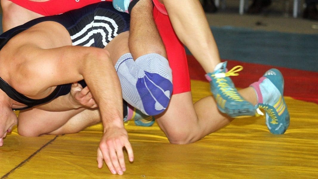 IZ HRVAČKOG KLUBA SPLIT NE POPUŠTAJU STISAK Tko u JUŠOS donosi odluke, portiri ili "oni gore"?