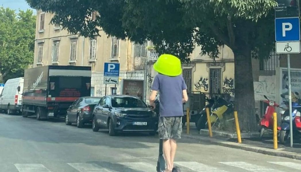 URNEBES NA ULICAMA SPLITA Čovjek s 'kainom' na glavi vozio romobil: "Kaciga je kaciga"