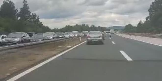 KOLAPS NA AUTOCESTI Kolonama nema kraja u oba smjera: produženi vikend i utakmica su krivci